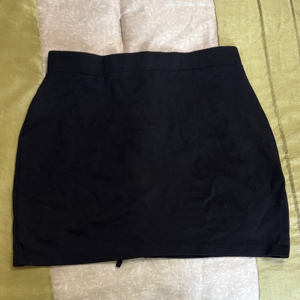 Forever‎ 21 Black Lace-Up Mini Skirt - Picture 2 of 3